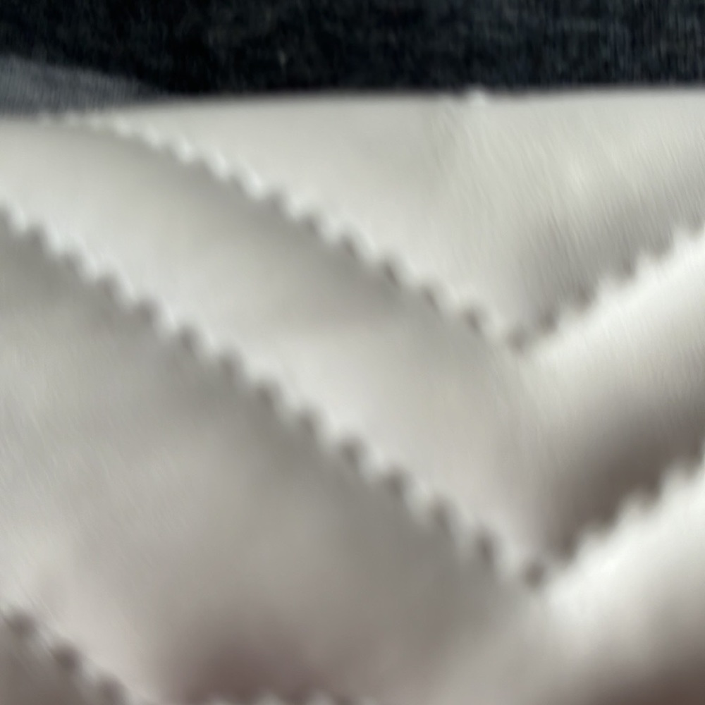 I am selling a gently used Gucci purse